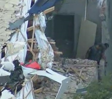 Helicóptero cai em Carapicuíba e deixa ao menos quatro vítimas