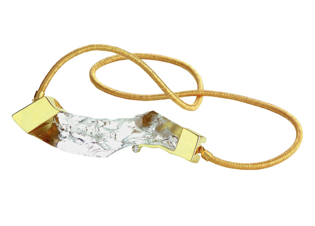 Miriam Mamber mostra seu trabalho em livro