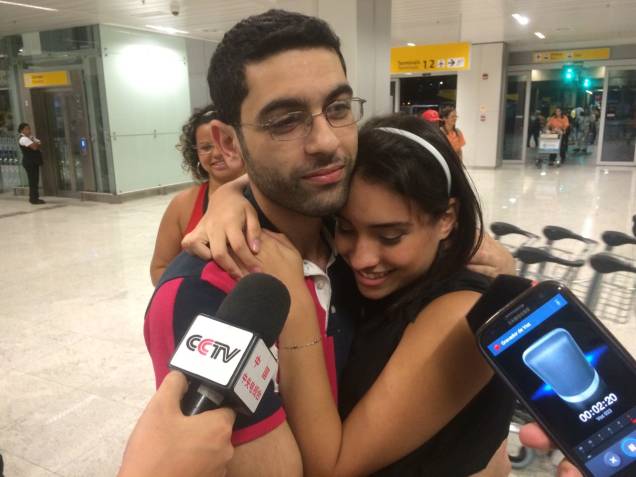 Familiares receberam os passageiros na noite desta segunda (30) em Guarulhos Familiares receberam os passageiros na noite desta segunda (30) em Guarulhos