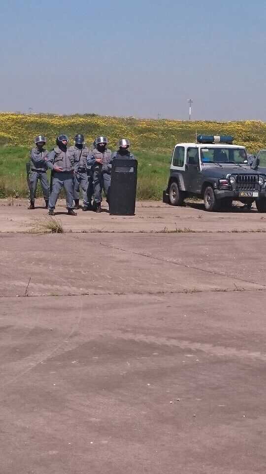 Policiais marroquinhos receberam o avião na pista do aeroporto de Casablanca Policiais marroquinhos receberam o avião na pista do aeroporto de Casablanca