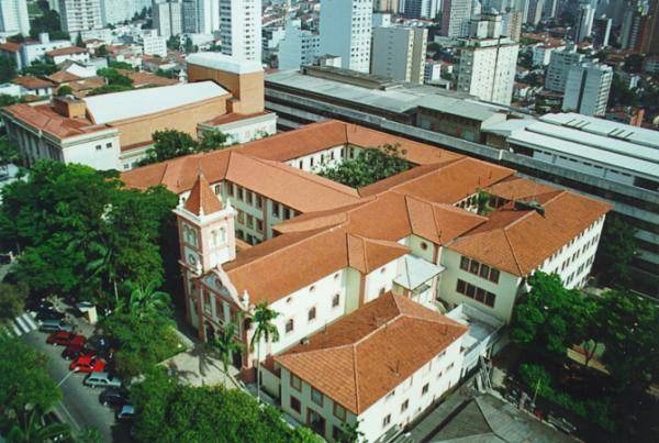 PUC perde 361 alunos por ano e terá reestruturação