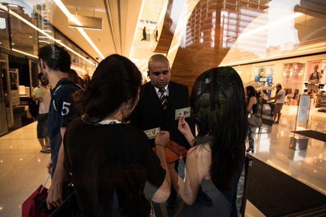Shopping JK Iguatemi: seguran&ccedil;as solicitam identifica&ccedil;&atilde;o do p&uacute;blico