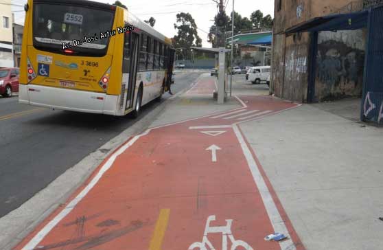 Detalhe do traçado da ciclovia da Avenida Oliveira Freire, perto da Avenida Dr. José Artur Nova