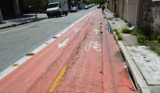 Trecho da ciclofaixa da Rua Fernandes Moreira, perto da Rua Jos&eacute; Vicente Carvalho