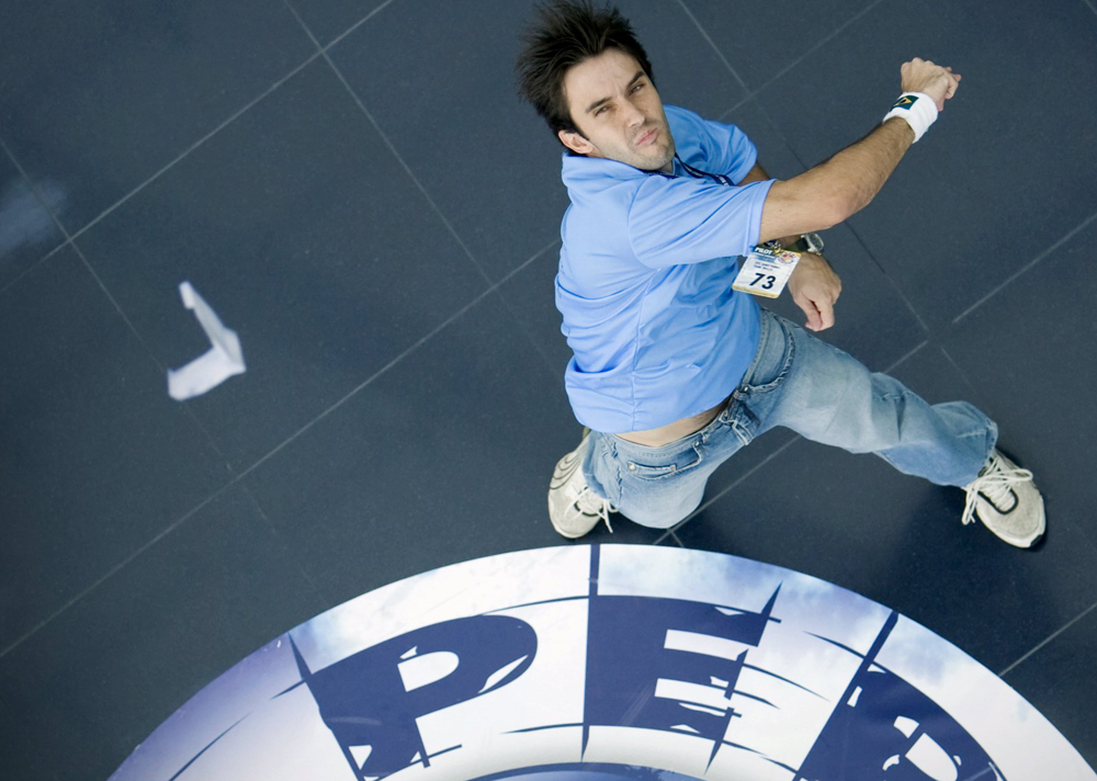 Campeonato de aviãozinho de papel ocorre em São Paulo