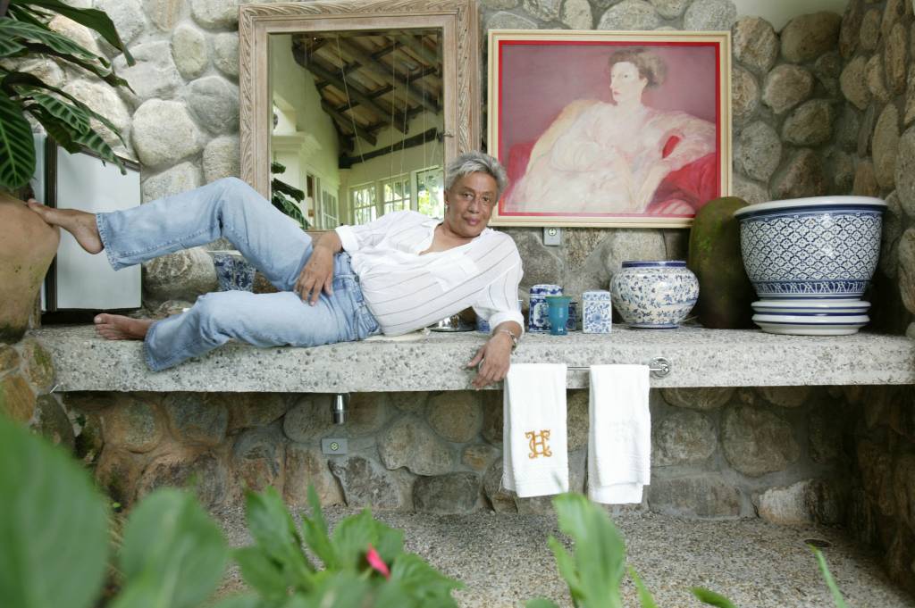 Caindo aos pedaços: veja fotos da mansão de Clodovil em Ubatuba