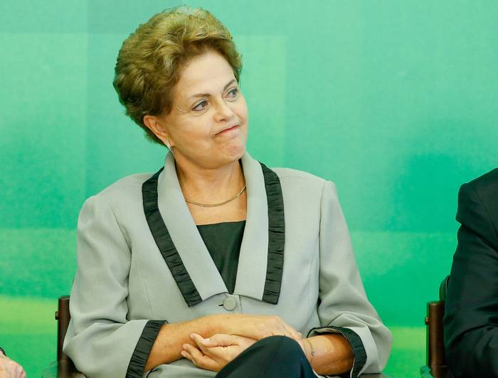 “Valeu a pena lutar pela democracia”, diz Dilma sobre manifestações
