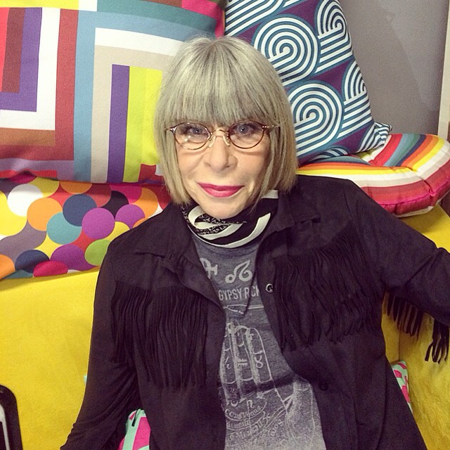 Rita Lee assume de vez os cabelos grisalhos