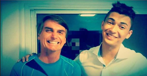 Oliveira conheceu pessoalmente o &iacute;dolo Jair Bolsonaro