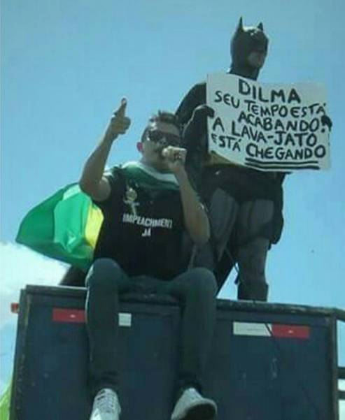 "Menino do J&ocirc;" participa de manifesta&ccedil;&atilde;o contra o governo em Bras&iacute;lia