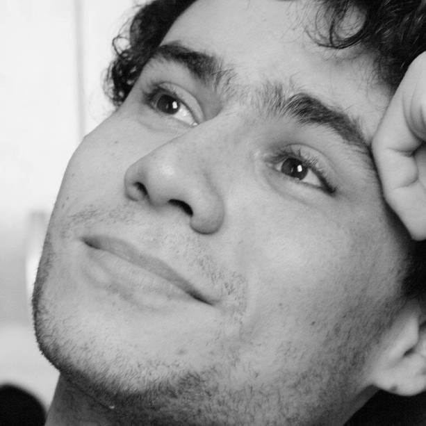 Clóvis Junior usa o codinome Smith Hays e se define como "um gay de direita" Clóvis Junior usa o codinome Smith Hays e se define como "um gay de direita"