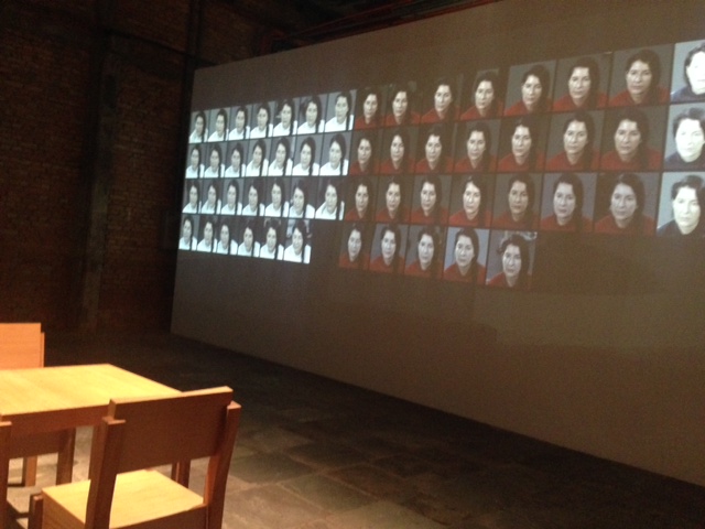 Instalação A Artista Está Presente Instalação A Artista Está Presente