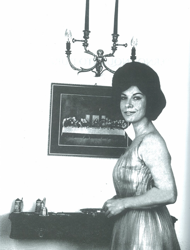 Em casa, em São Paulo, durante foto para matéria de um jornal paulistano, nos anos 60 Em casa, em São Paulo, durante foto para matéria de um jornal paulistano, nos anos 60
