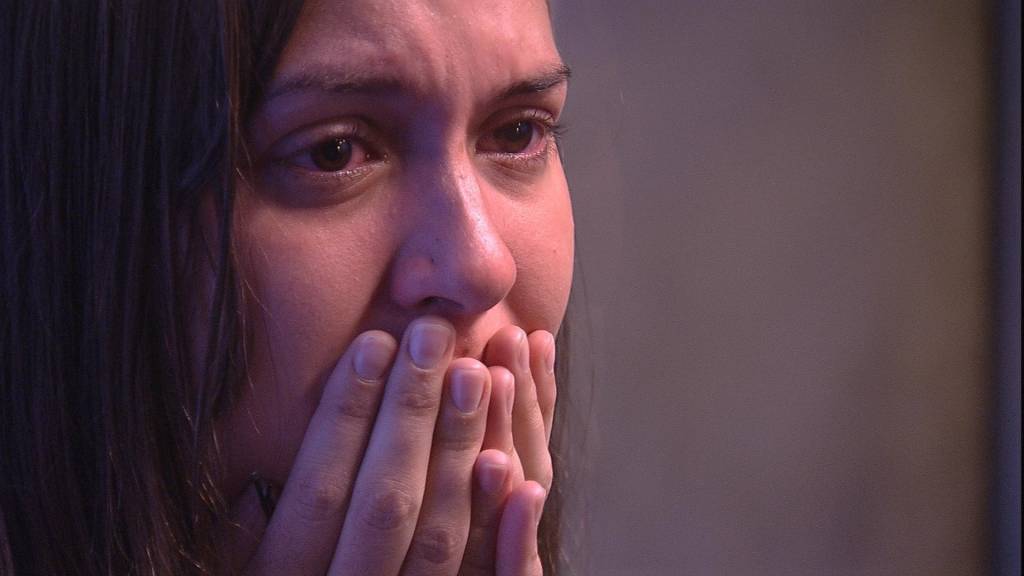 Tamires faz as malas e abandona o BBB15