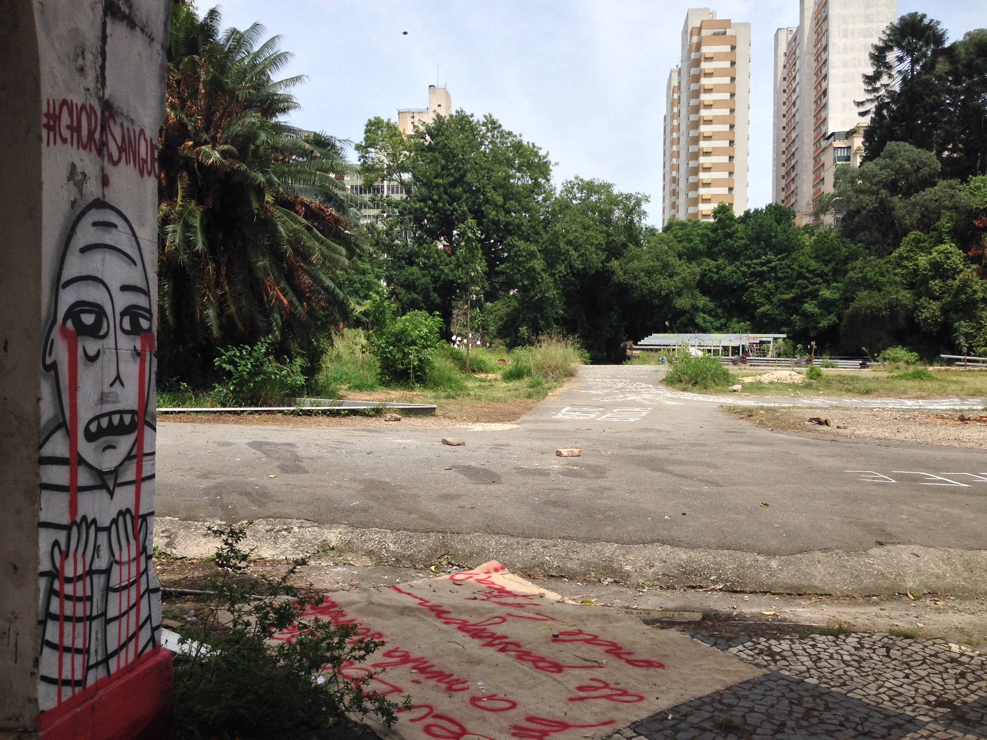 Reza e vigilância da PM marcam primeiro dia após reintegração do Parque Augusta