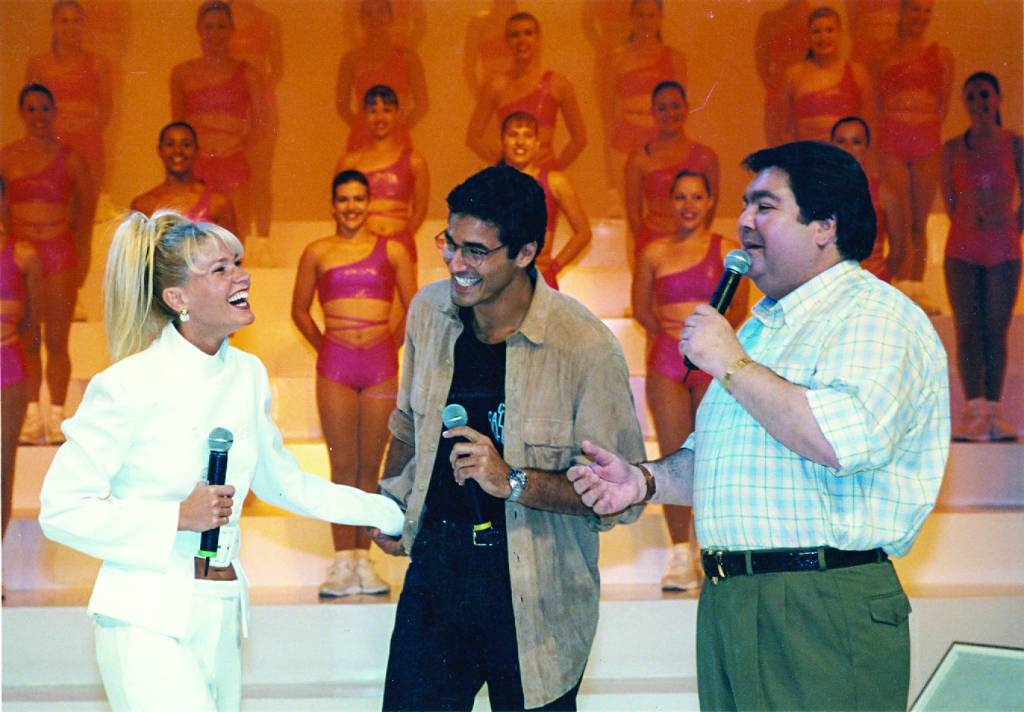 Xuxa e Luciano Szafir anunciam a gravidez no "Doming&atilde;o do Faust&atilde;o", em 1997