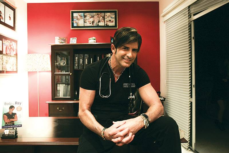 Dr. Rey se envolve em briga em bar