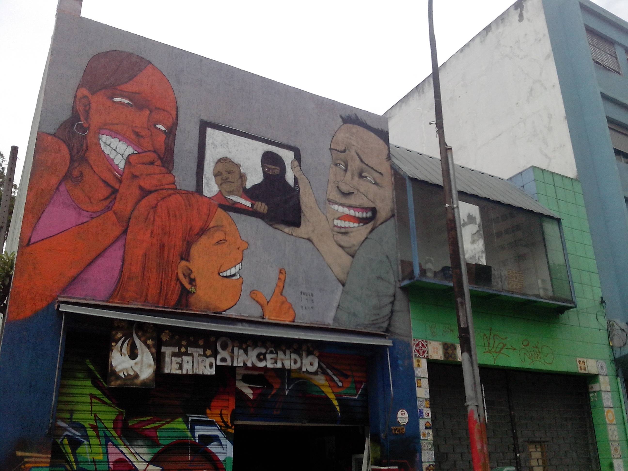 Grafite na capital retrata cena de decapitação pelo Estado Islâmico