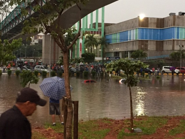 C&oacute;rrego Tamanduate&iacute; transbordou no centro