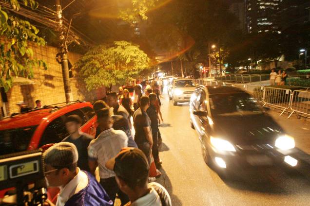 Tr&acirc;nsito na Rua Leopoldo Couto de Magalh&atilde;es J&uacute;nior, no Itaim Bibi, onde ocorreu a festa