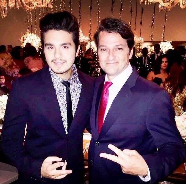 Luan Santana tamb&eacute;m postou foto ao lado do ator Marcelo Serrado
