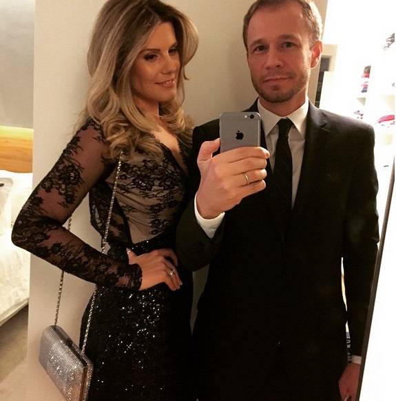 O jornalista Tiago Leiffert tamb&eacute;m compareceu &agrave; celebra&ccedil;&atilde;o ao lado da mulher, Daina Garbin
