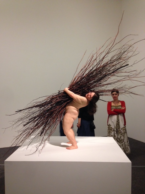Mueck cuida dos menores detalhes para conseguir efeito realista Mueck cuida dos menores detalhes para conseguir efeito realista
