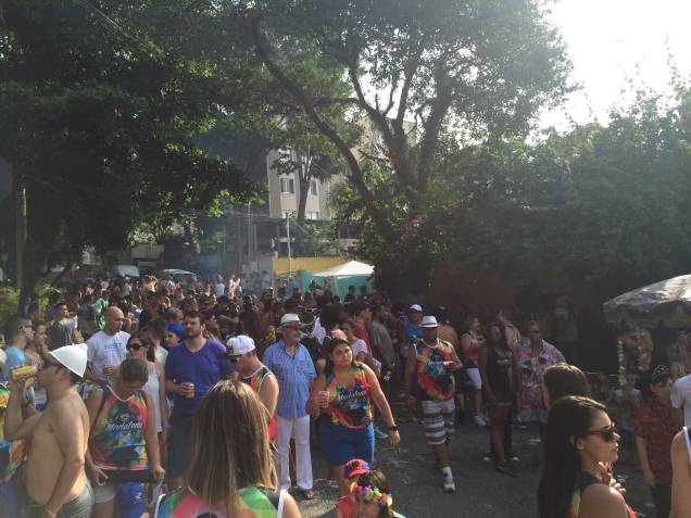 Foliões se concentraram entre as ruas Colonização e Arapiraca Foliões se concentraram entre as ruas Colonização e Arapiraca