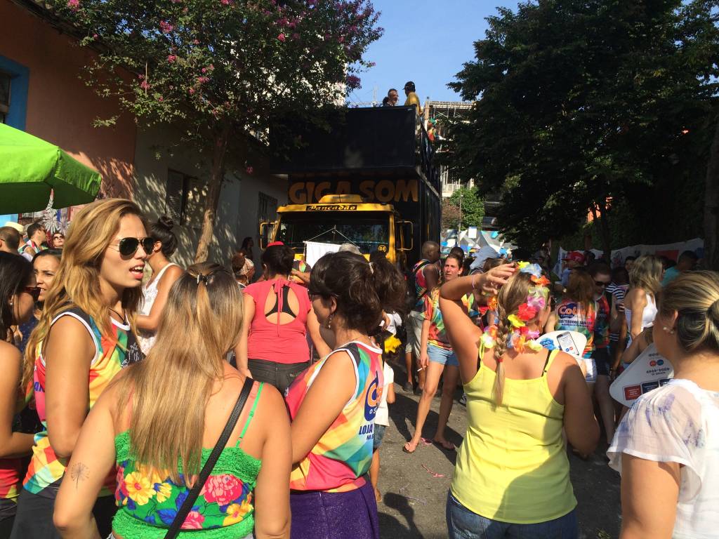 	&Uacute;ltimo final de semana de bloquinhos na Vila Madalena n&atilde;o re&uacute;ne muitos foli&otilde;es