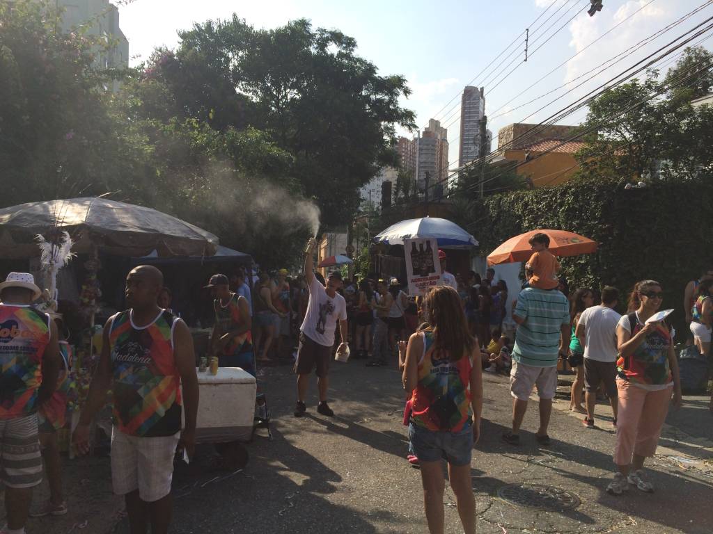 	Quem estava no bloco Os Madalena podia matar a fome com churrasco e at&eacute; churros gourmet