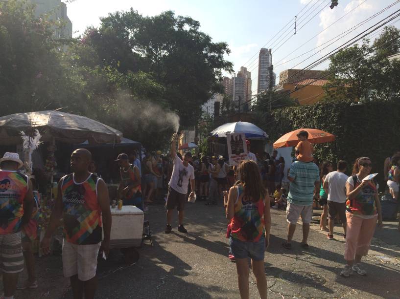 Quem estava no bloco Os Madalena podia matar a fome com churrasco e até churros gourmet Quem estava no bloco Os Madalena podia matar a fome com churrasco e até churros gourmet