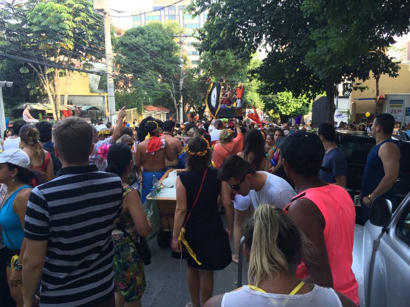 	Trio Xaveco tocava m&uacute;sicas de carnaval para animar o p&uacute;blico