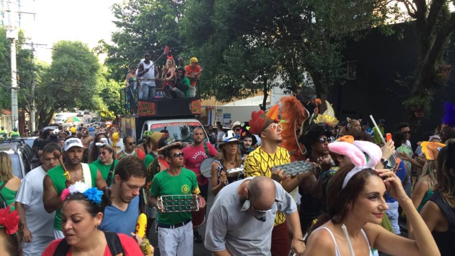Fantasias ainda foram aposta para curtir o bloco da Banda Carnavalesca Macaco Cansado Fantasias ainda foram aposta para curtir o bloco da Banda Carnavalesca Macaco Cansado