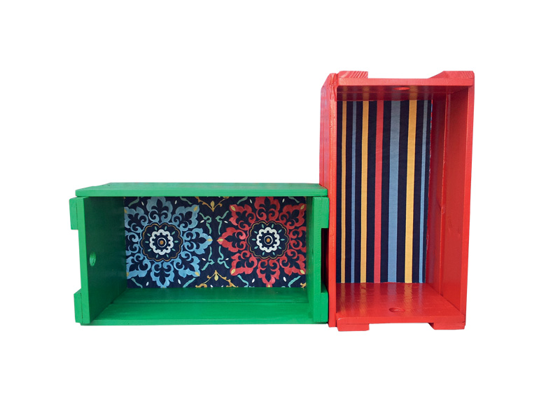 Loja transforma caixotes em móveis personalizados