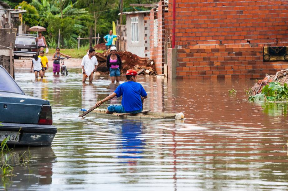 Rua do Jardim Pantanal alagada nesta quarta (18) Rua do Jardim Pantanal alagada nesta quarta (18)