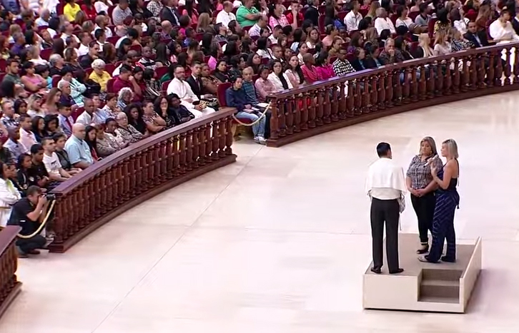 Cerca de 20 000 pessoas assistiram ao depoimento de Urach Cerca de 20 000 pessoas assistiram ao depoimento de Urach