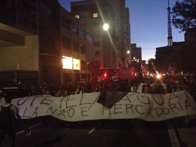 Às 20h30, manifestantes fechavam a Consolação sentido Praça Roosevelt Às 20h30, manifestantes fechavam a Consolação sentido Praça Roosevelt