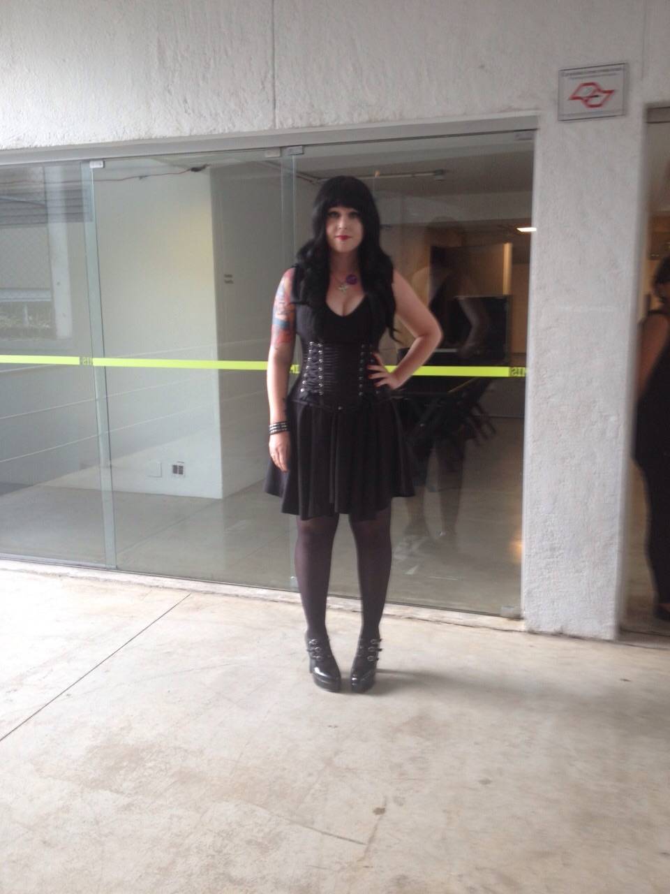 Mariana Estrella, de 24 anos, empres&aacute;ria: look dark