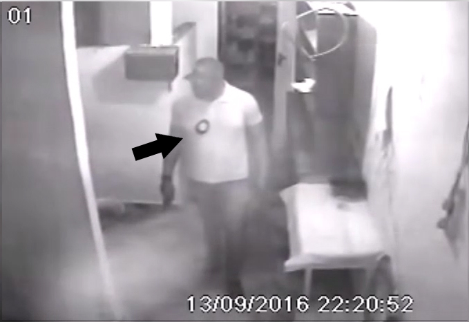 Bandidos se passam por policiais e assaltam imóvel; confira vídeo