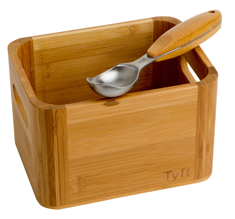 Pote de bambu com colher enfeitam mesa na hora de servir o sorvete&nbsp;