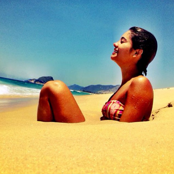 A atriz Sophie Charlote posta foto na praia na data A atriz Sophie Charlote posta foto na praia na data