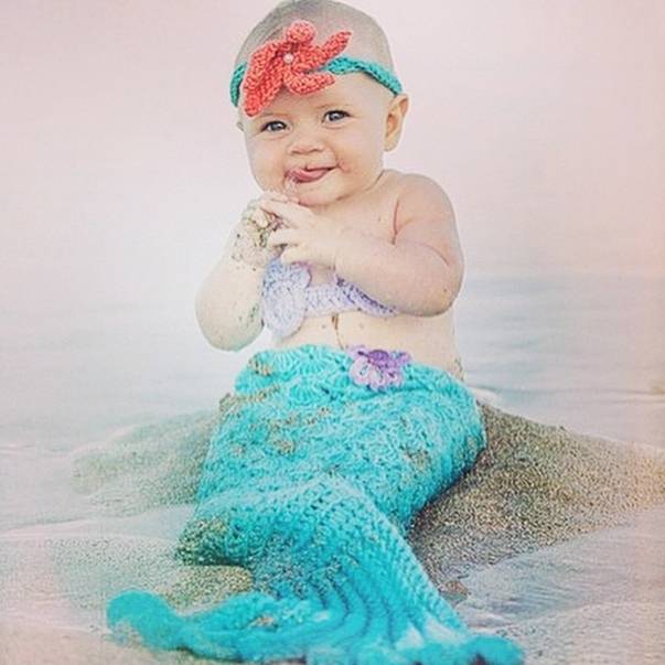 A modelo Mariana Weickert posta foto de beb&ecirc; vestida como sereia