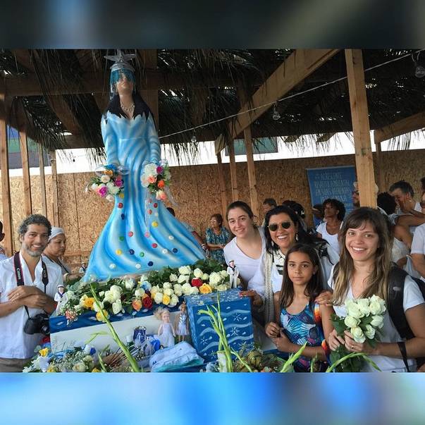 Regina Casé foi até a Bahia para homenagear a deusa Regina Casé foi até a Bahia para homenagear a deusa