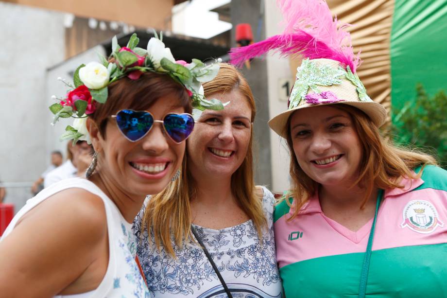 Foli&atilde;s aproveitam o bloco Fogo e Paix&atilde;o, no s&aacute;bado (31)