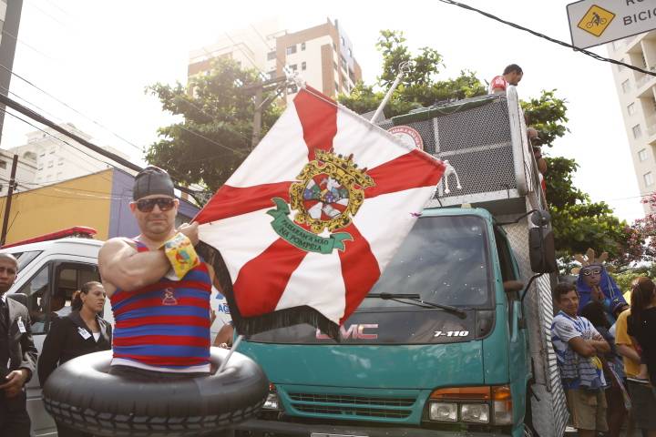 Foli&otilde;es no bloco Passaram a m&atilde;o na Pompeia, no s&aacute;bado (31)