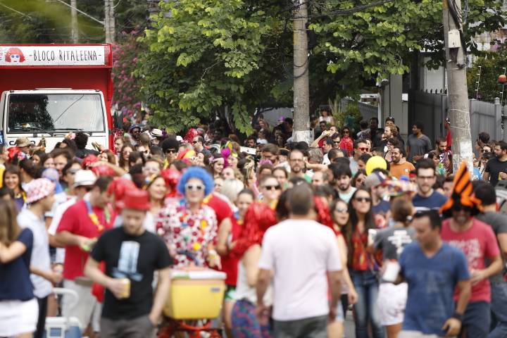 Foli&otilde;es no bloco Passaram a m&atilde;o na Pompeia, no s&aacute;bado (31)