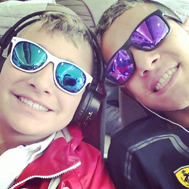 MC Gui e o irm&atilde;o Gustavo viajando juntos