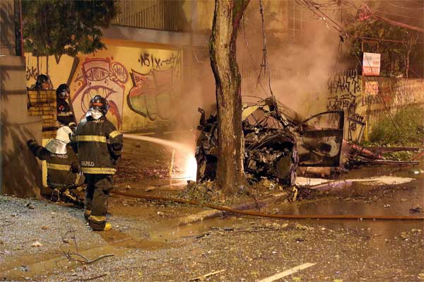 Exame de DNA confirmará identidade de passageiro queimado em acidente