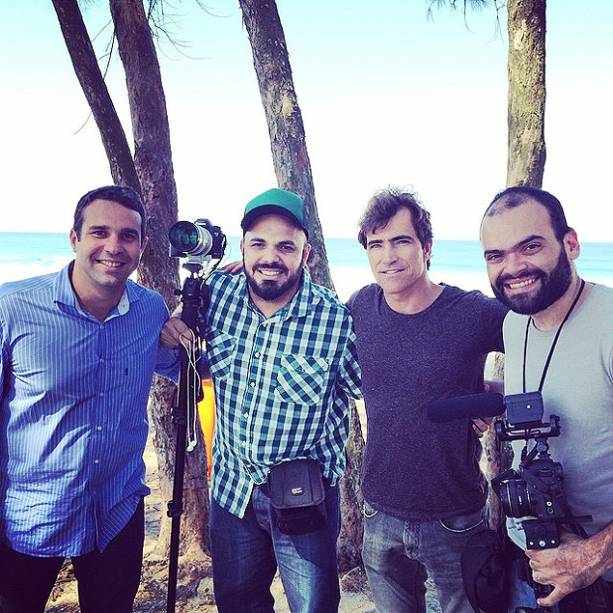 PArte da equipe que estava no voo: Carlos Percol, Marcelo Lyra, o surfista Carlos Burle (que n&atilde;o estava na aeronave) e Alexandre Severo
