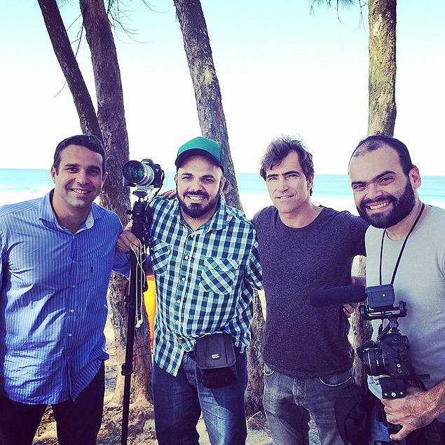 PArte da equipe que estava no voo: Carlos Percol, Marcelo Lyra, o surfista Carlos Burle (que n&atilde;o estava na aeronave) e Alexandre Severo
